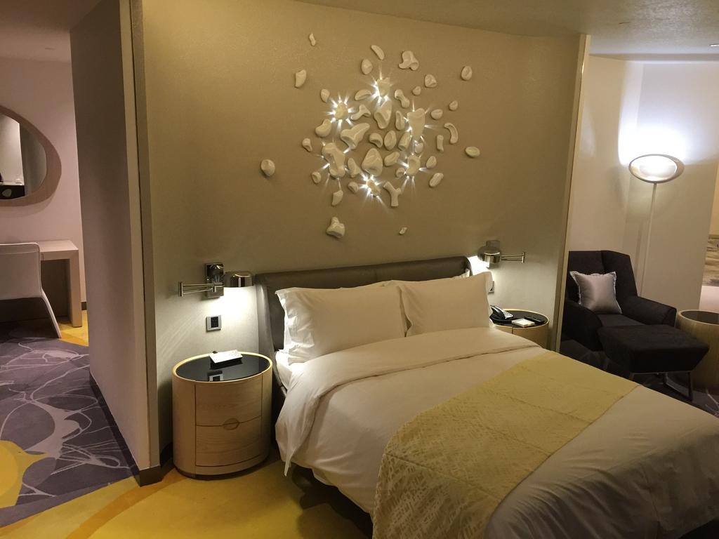 Suite Cosmic