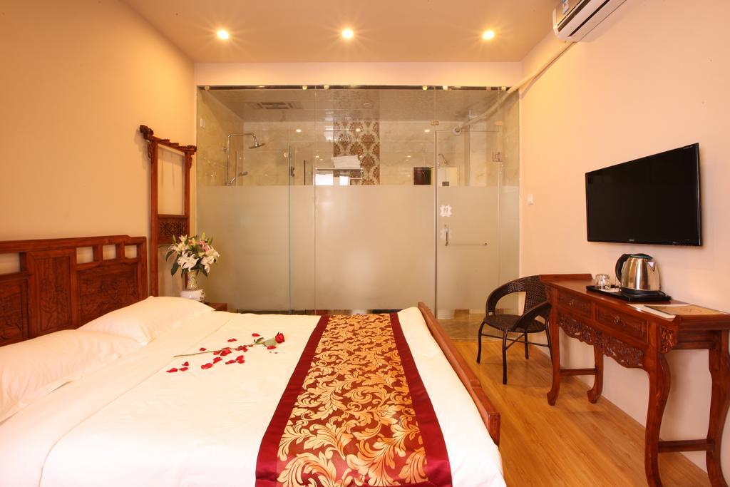 Standard Queen Room