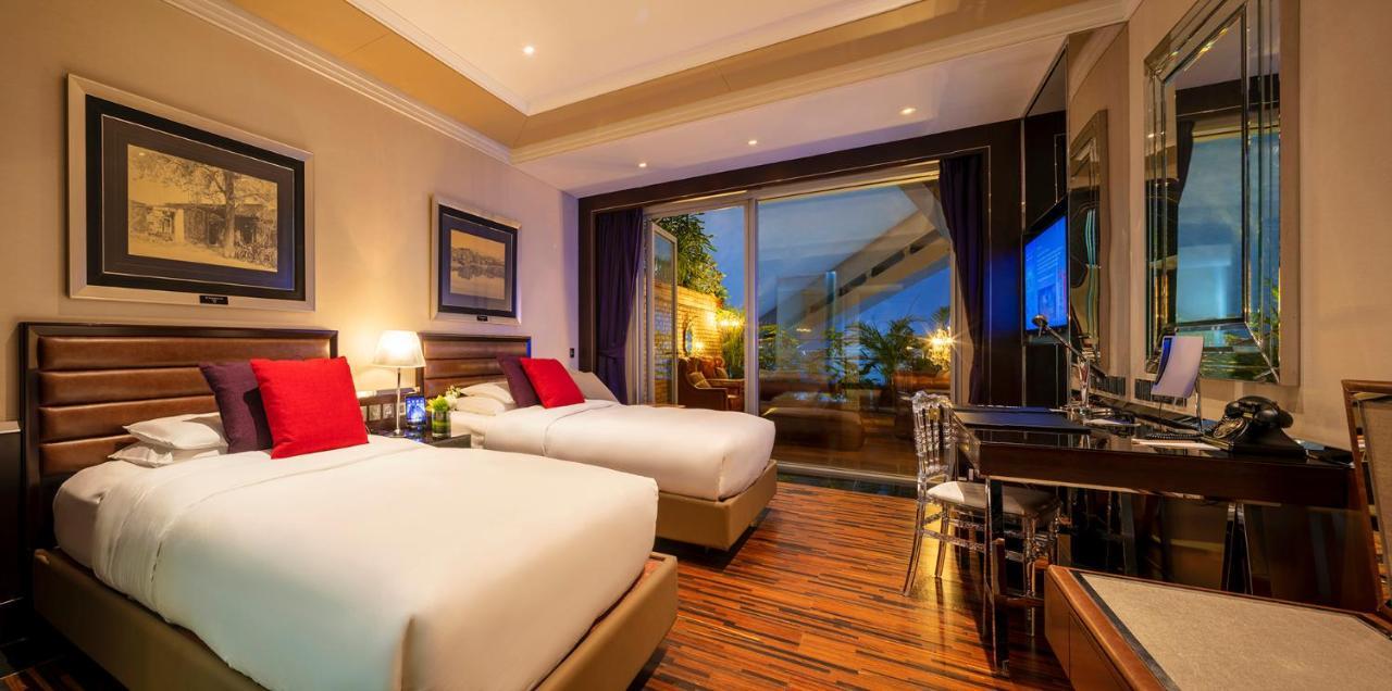 Deluxe Twin Room with Terrace inclusive largest Salvador Dali collection