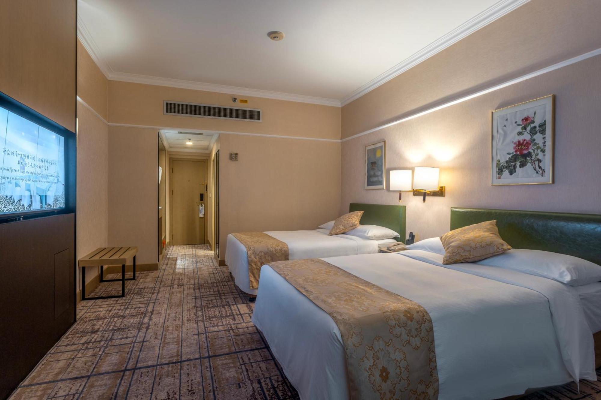 Standard Double Room with Two Double Beds and Garden View