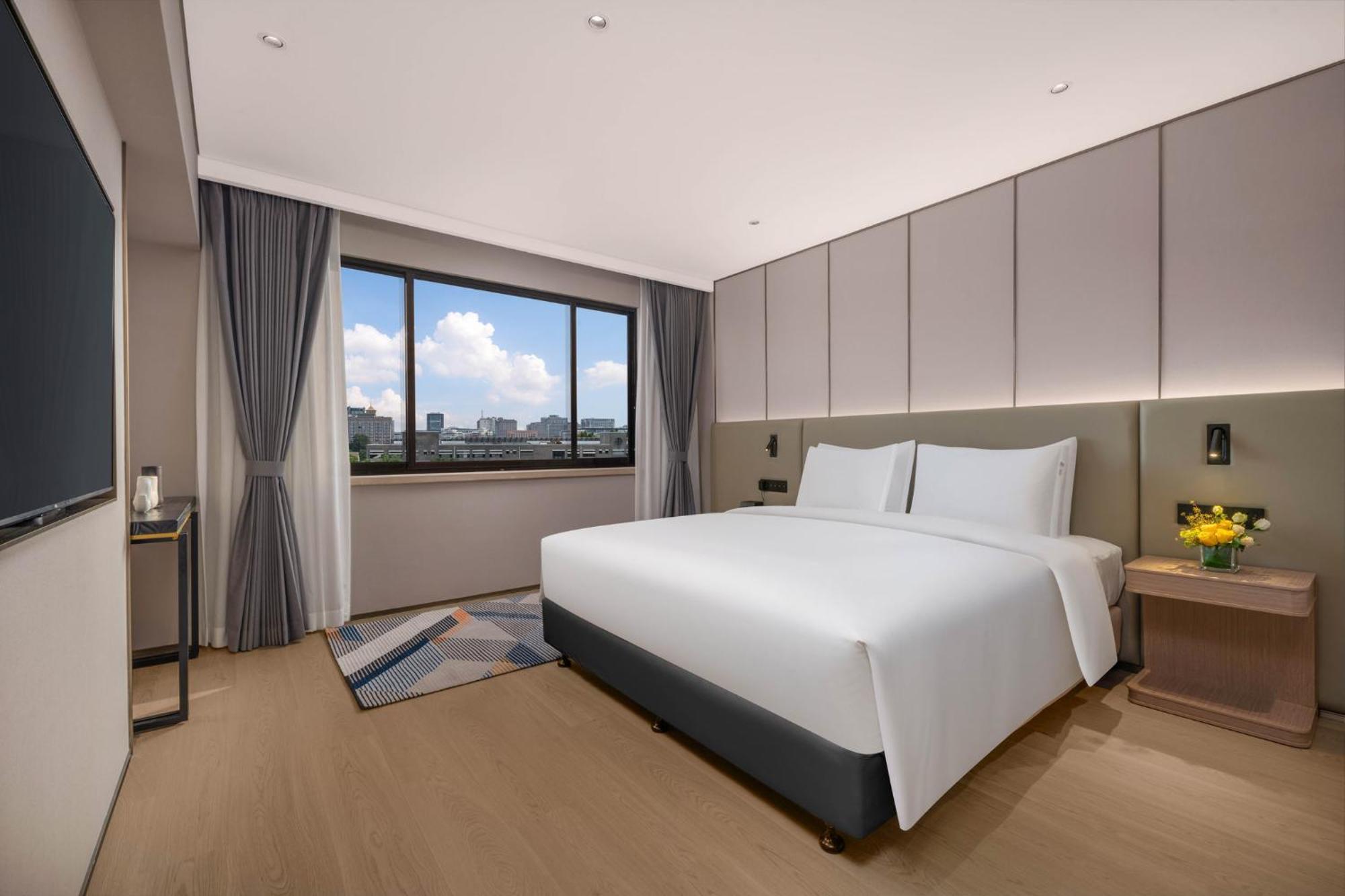 Standard King Room with Hutong View and Minifridge