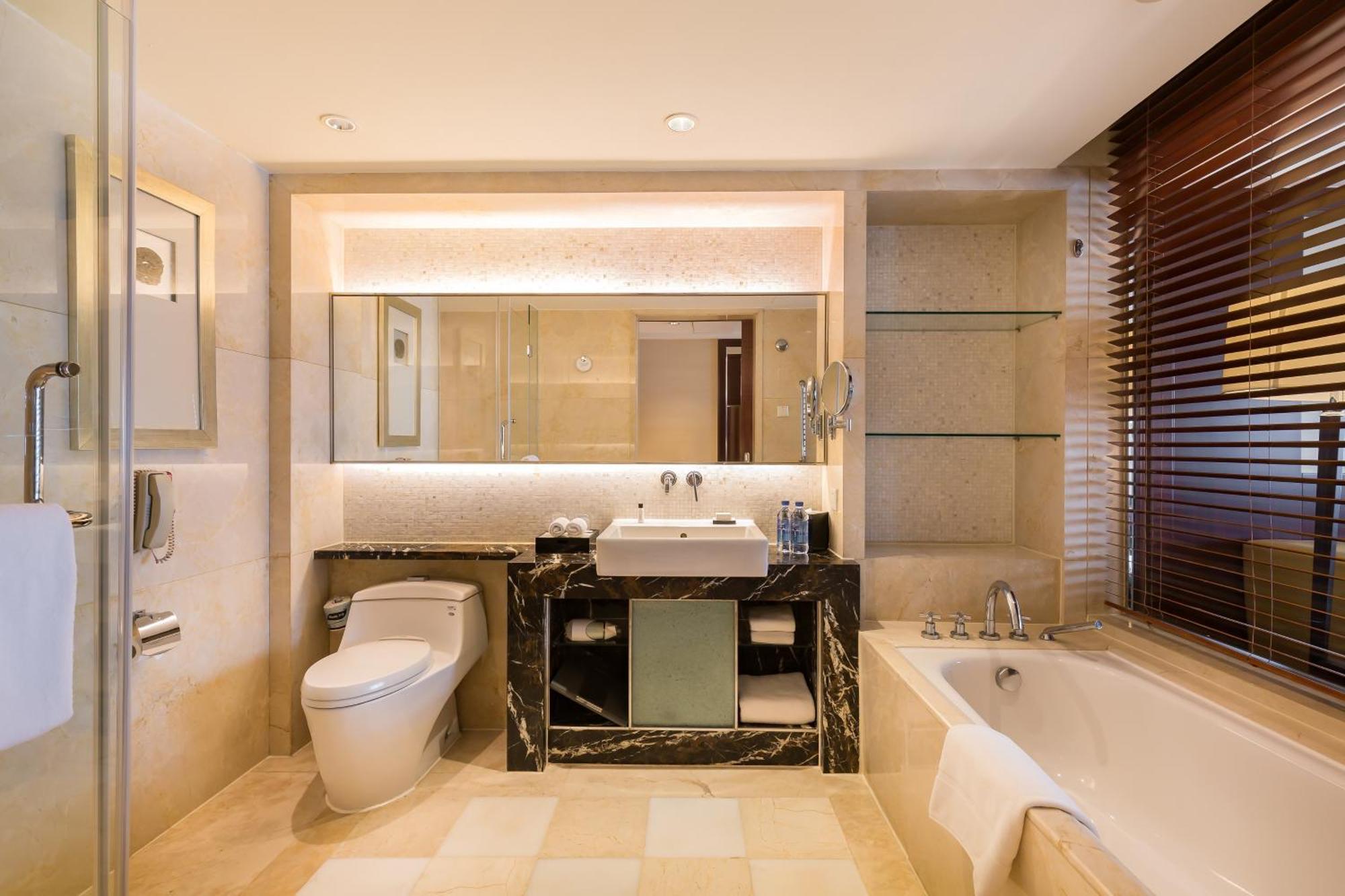 Family Room,1565545807:JPEG