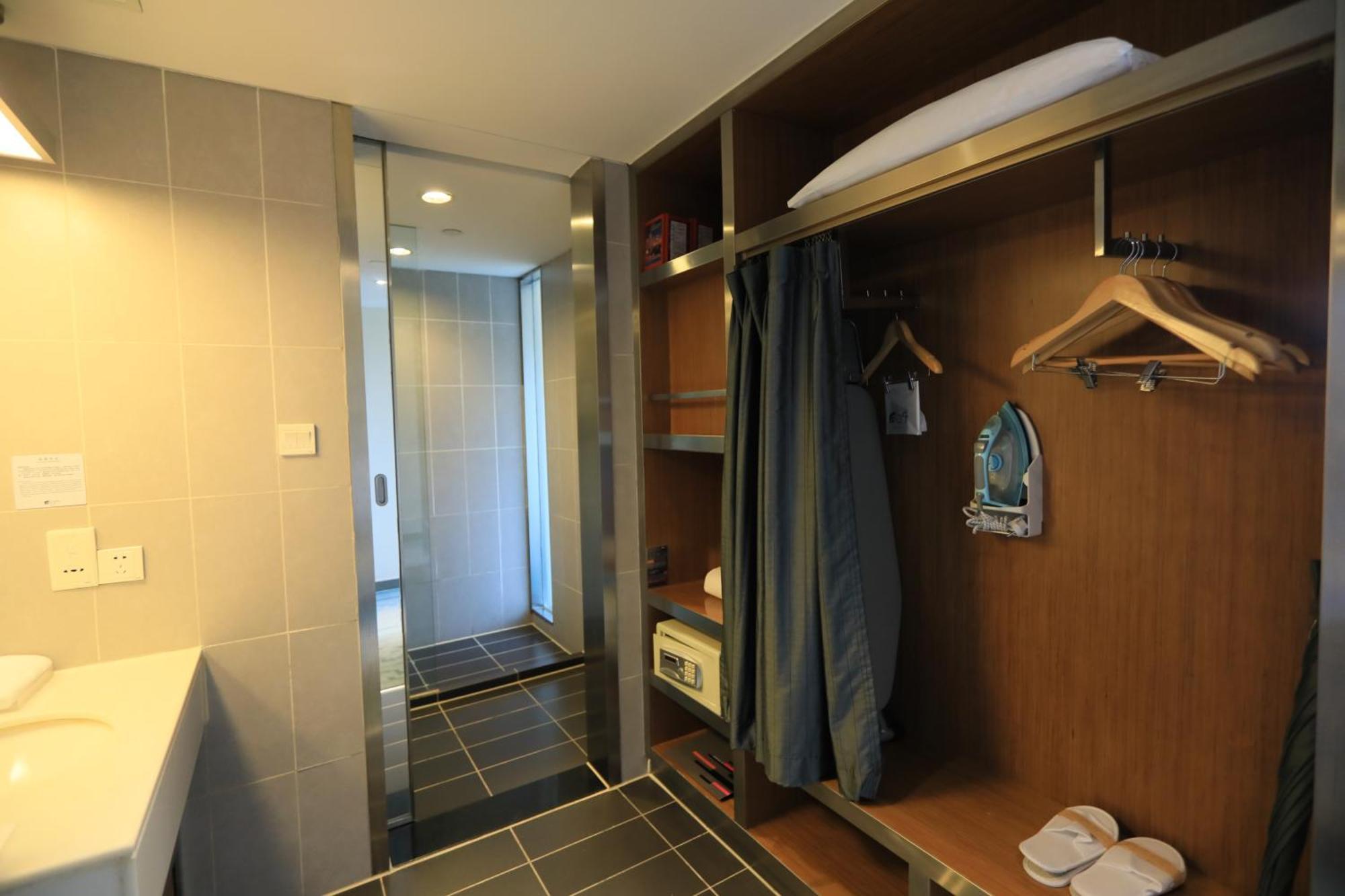 Breezy Room King Room,1662987659:JPEG