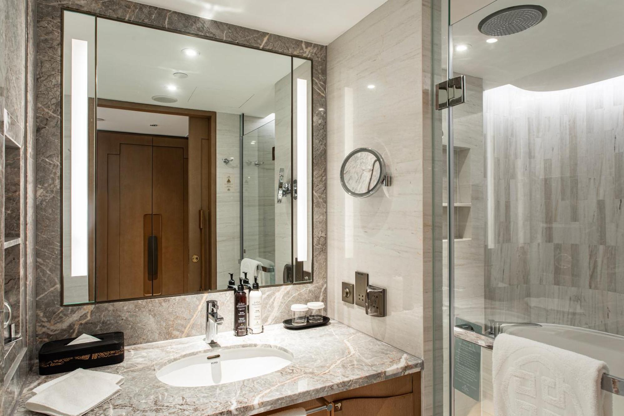 Horizon Deluxe King Room