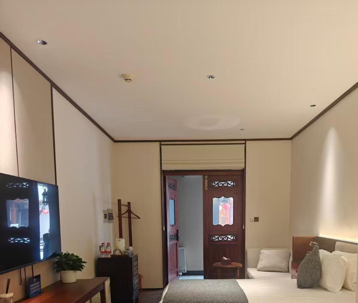 Queen Room with Garden View