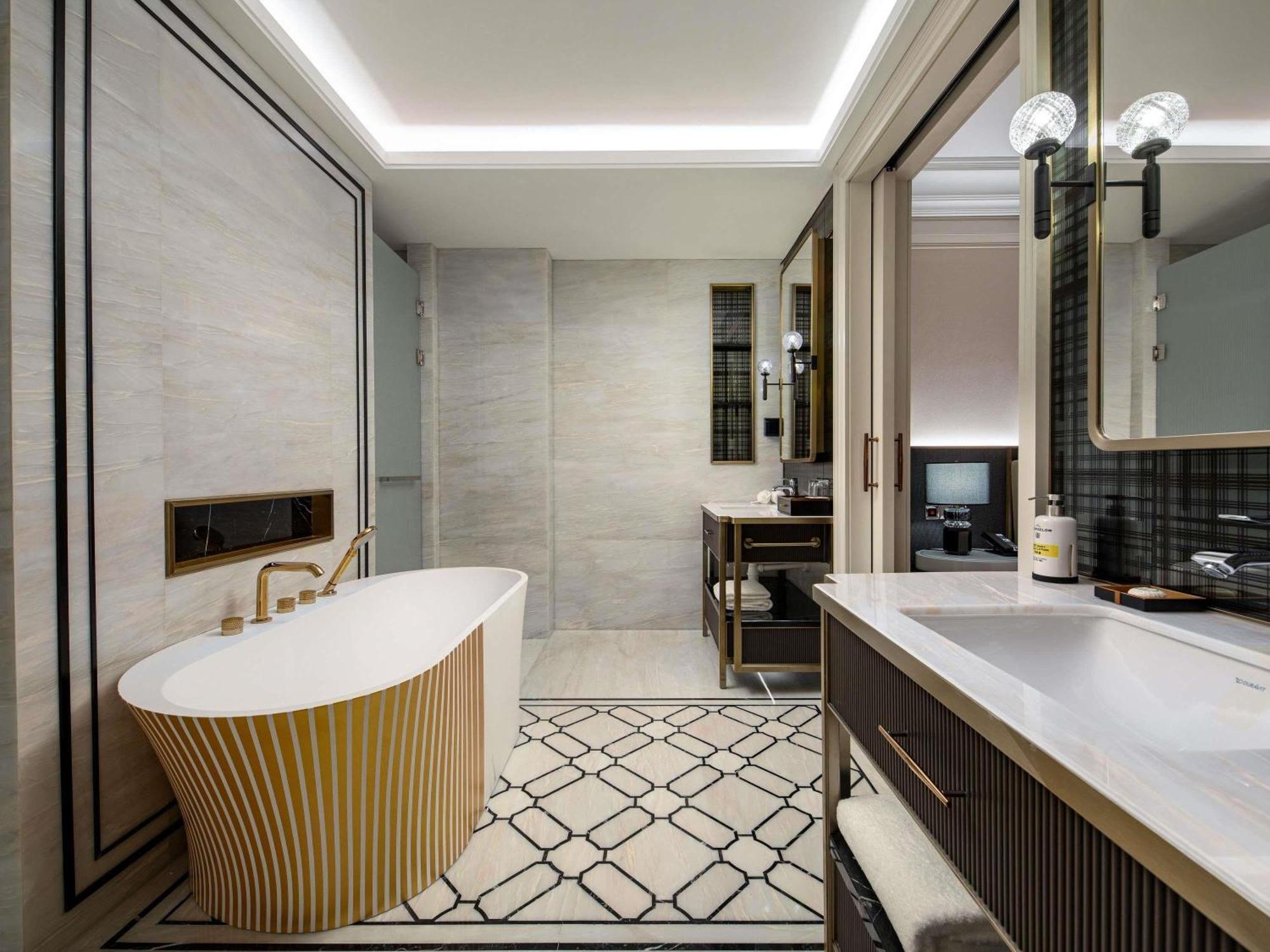 Execlusive Suite Lounge Access 1 King Size Bedroom 1 Living Room High Floor,1772901770:JPEG
