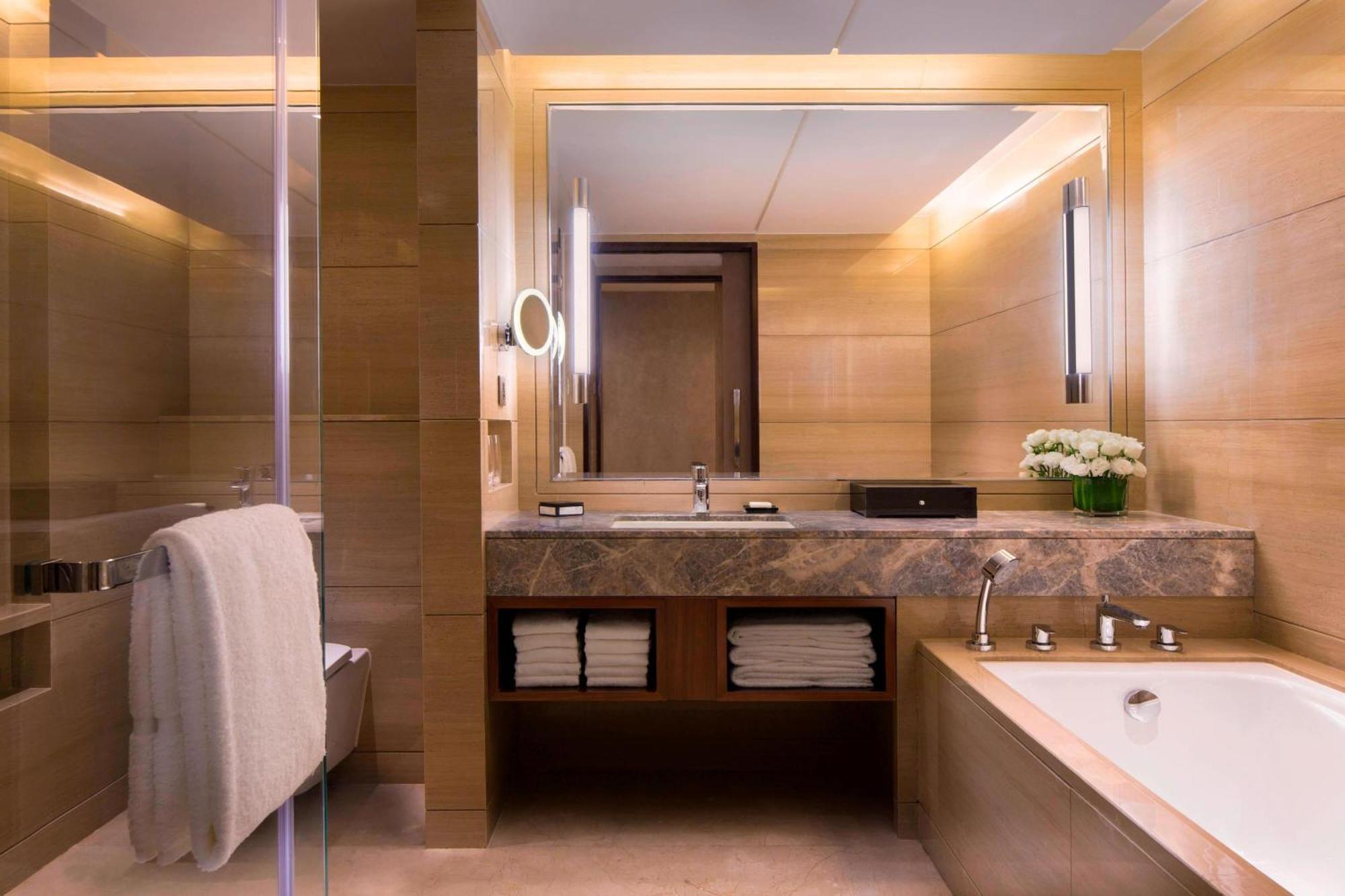 Executive King, Club level, Guest room, 1 King