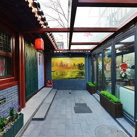 Happy Dragon Courtyard Hostel-2