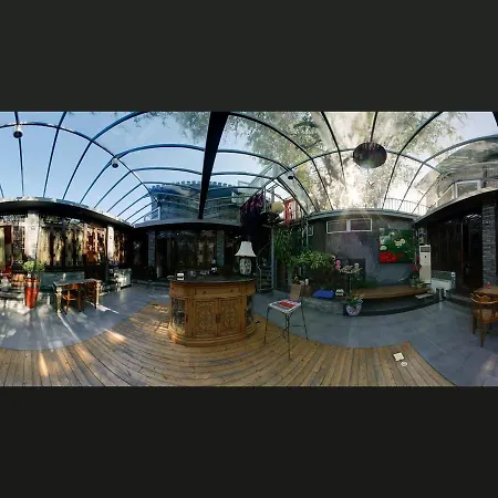 Kelly'S Courtyard Hotel-3