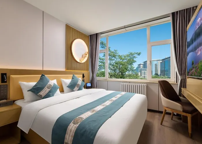 East Sacred Hotel - Very Close To The Drum Tower And Nanluoguxiang Houhai Bar Very Close To The Bird'S Nest Water Cube Direct Bus And Subway Routes To Tian'Anmen Square The Forbidden City And Wangfujing Pedestrian Street 北京